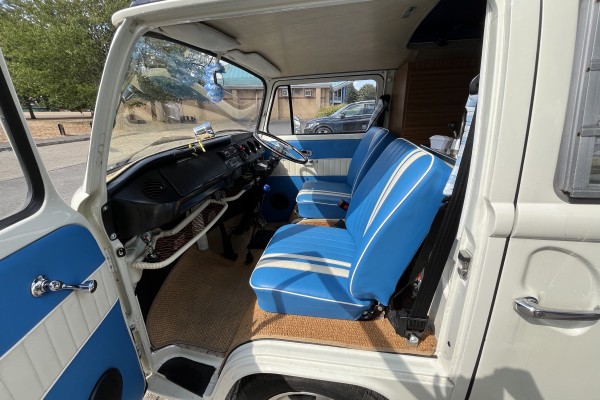 1973 Volkswagen Westfalia &ndash; Driver and Passenger Cab