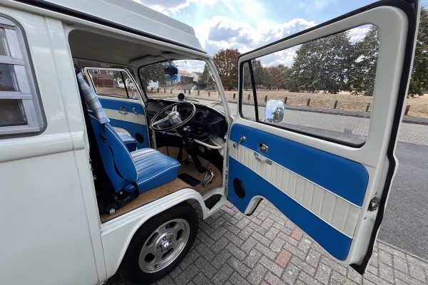 1973 Volkswagen Westfalia &ndash; Driver Door and Cab View