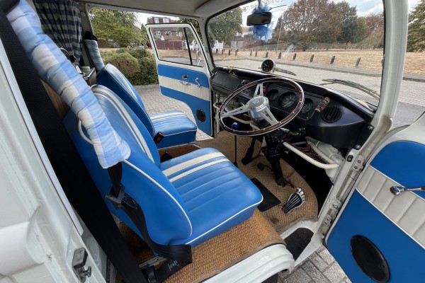 1973 Volkswagen Westfalia &ndash; Twin Cab Seats and Dashboard