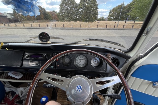 1973 Volkswagen Westfalia &ndash; Driver&rsquo;s View and Tachometer