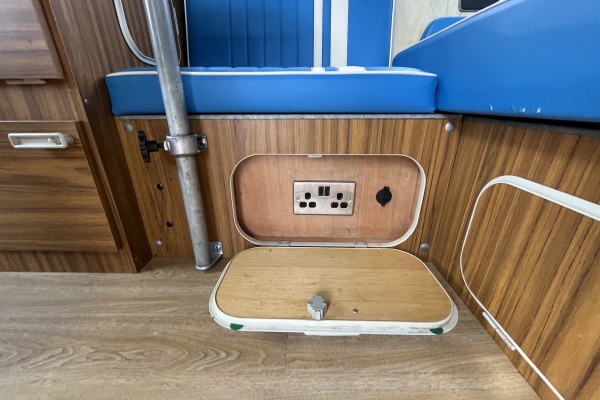 1973 Volkswagen Westfalia &ndash; Electrical Hook-Up and 12V Socket